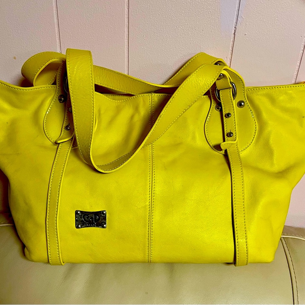 C&D Firenze genuine leather Italy hand bag piece in good condition